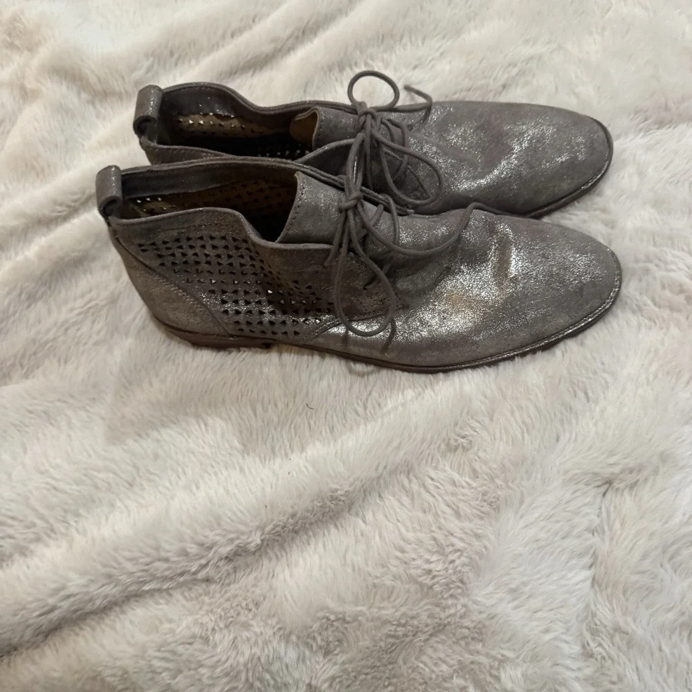 Trask Addy Womens‎ Size 8.5 M Perf Metallic Suede Chukka Ankle Boots 36-1245